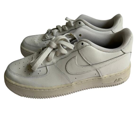 Nike Size 6Y Air Force 1 Low Top Sneakers Womens 7.5 Mens 6 Triple White - Picture 6 of 13